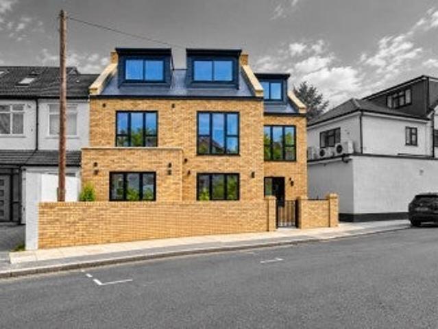 Apartment at Hazelwood Avenue, Greater London