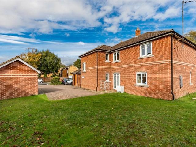 Apartment at Hazel Avenue, Rushmoor