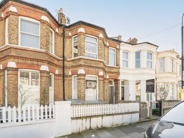 Apartment at Hadyn Park Road, Greater London