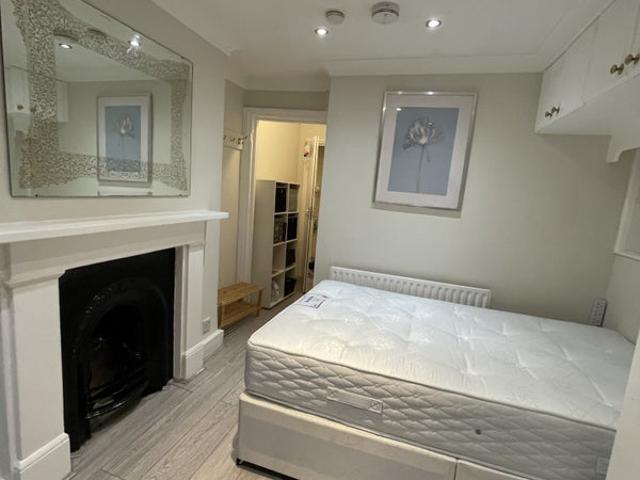 Apartment at Hadyn Park Road, Greater London