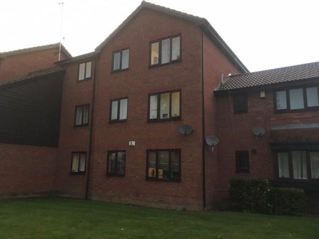 Apartment at Halifield Drive, Greater London