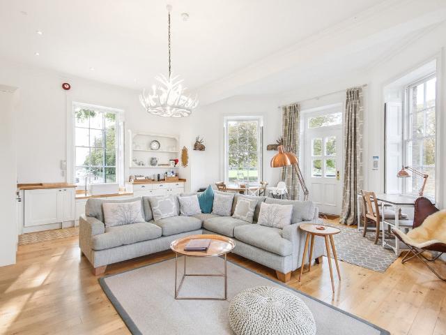 Apartment at Hampton Court Road, Greater London
