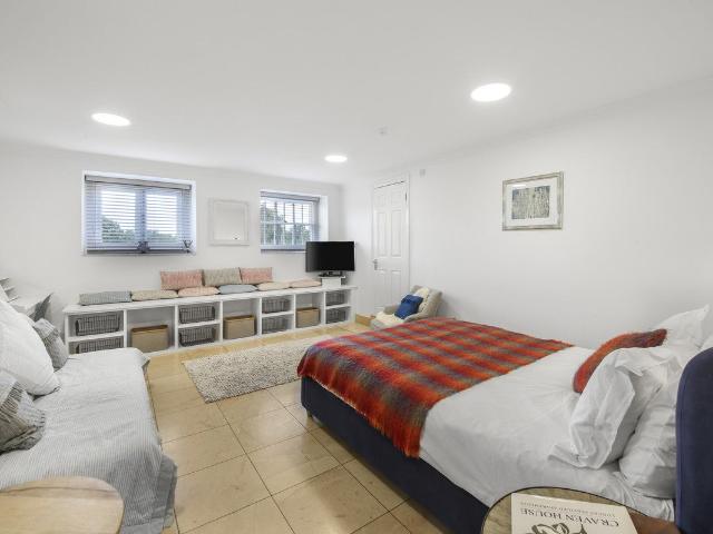 Apartment at Hampton Court Road, Greater London