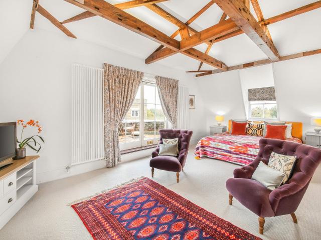 Apartment at Bridge Road, Elmbridge