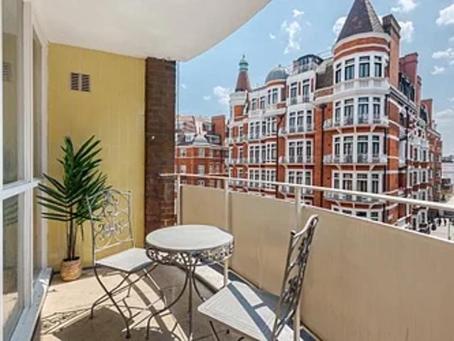 Apartment at Hans Crescent, Greater London