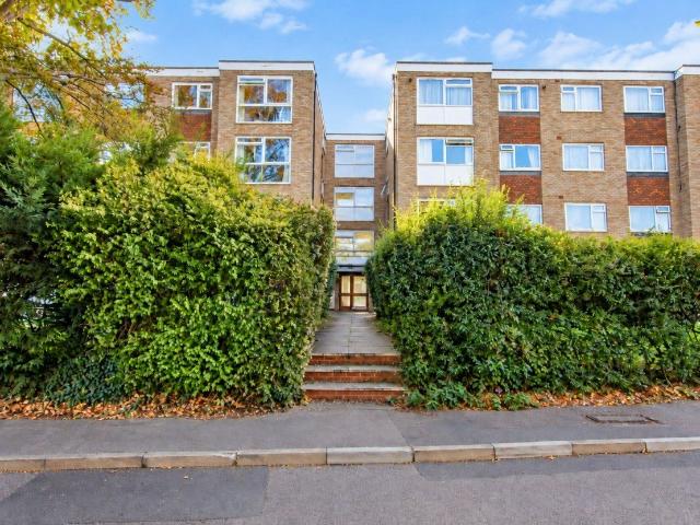 Apartment at Harcourt Avenue, Greater London
