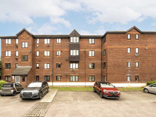 Apartment at Harlinger Street, Greater London