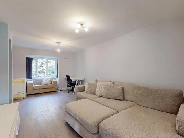 Apartment at Harp Island Close, Greater London