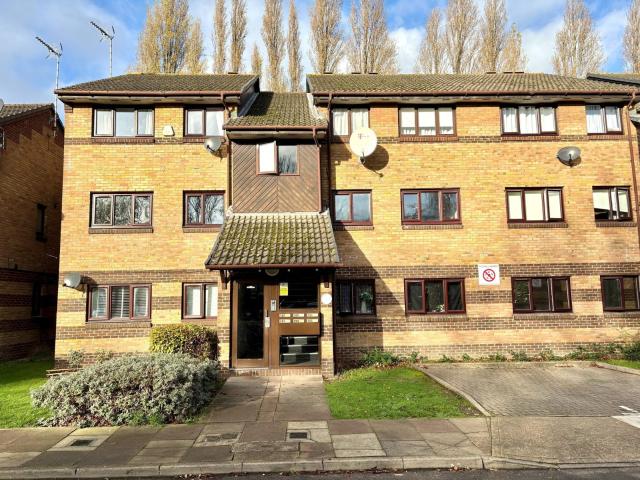 Apartment at Harp Island Close, Greater London