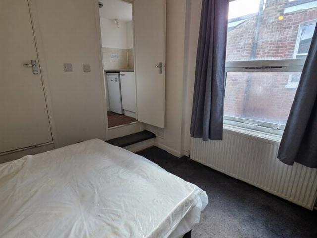 Apartment at Harpenden Road, Greater London
