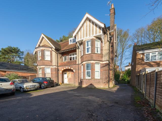 Apartment at Hart Hill Lane, Luton