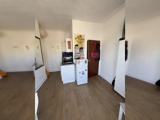 Apartment at Hewitt Road, Greater London