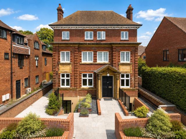 Apartment at Headley Road, East Hampshire