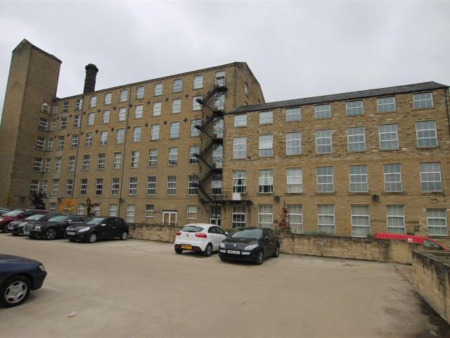 Apartment at Heathbury Gardens, Calderdale