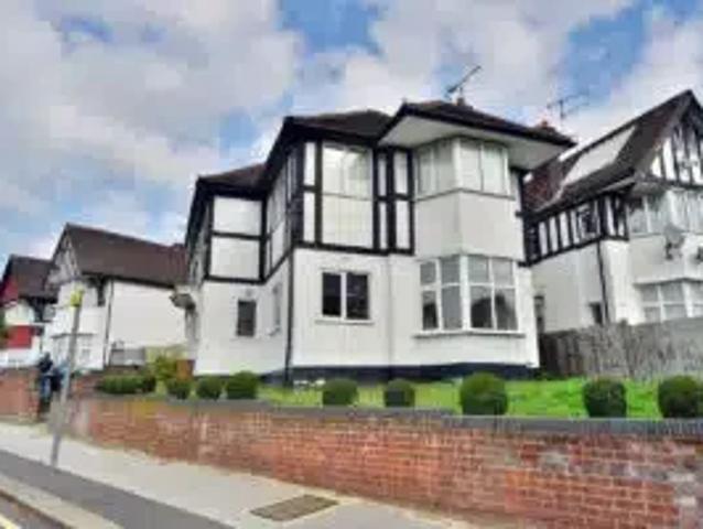 Apartment at Heathfield Gardens, Greater London