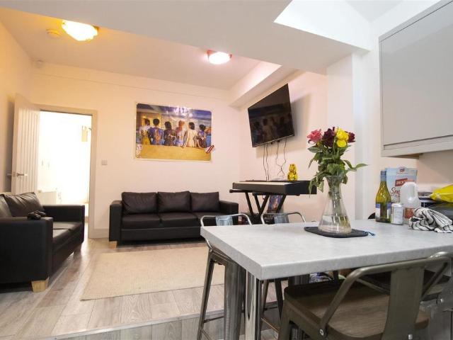 Apartment at Heeley Road, Birmingham