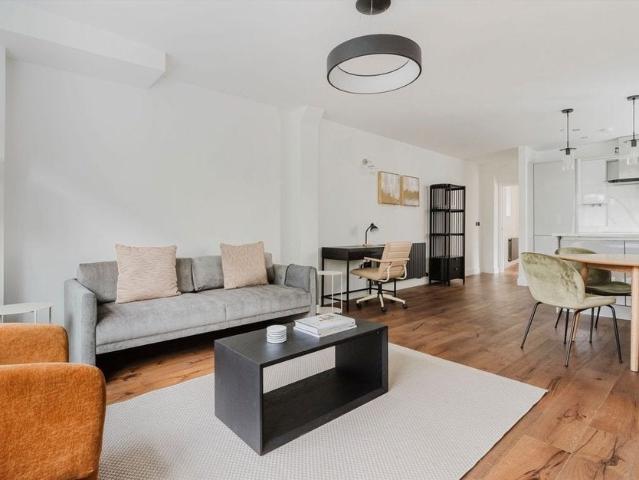 Apartment at Henriques Street, Greater London