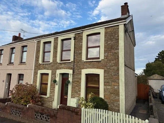Apartment at Heol Waunyclun, Trimsaran