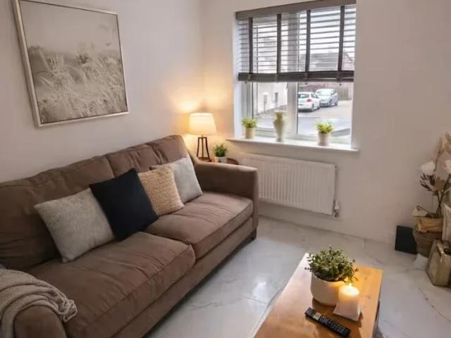 House at Heol Booths, Cardiff