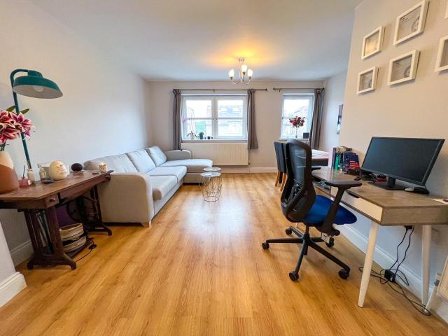 Apartment at Hidden Close, Elmbridge
