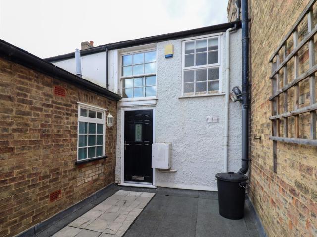 Apartment at High Street Back, Ely