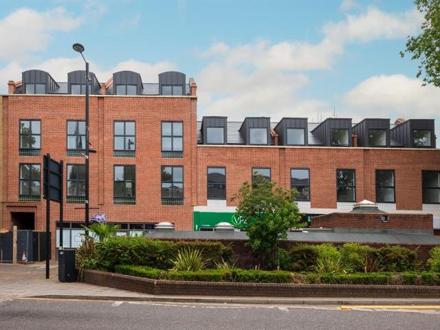 Apartment at High Street, Brentwood