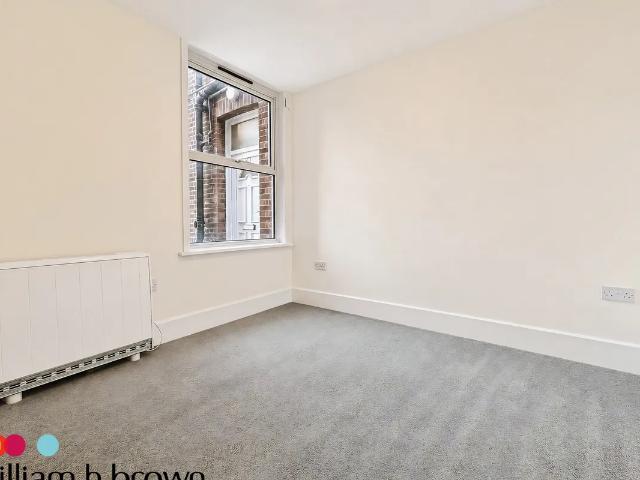 Apartment at High Street, Brentwood