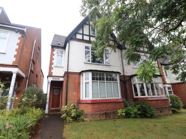 Apartment at High Street, Brentwood