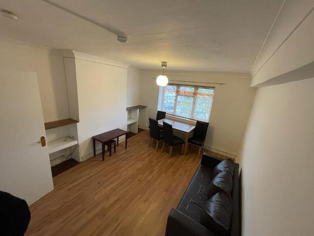 Apartment at High Street South, Greater London