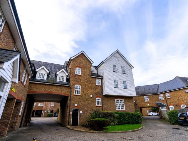 Apartment at High Street, Street