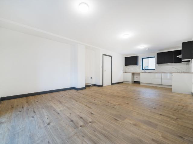 Apartment at High Street, Street
