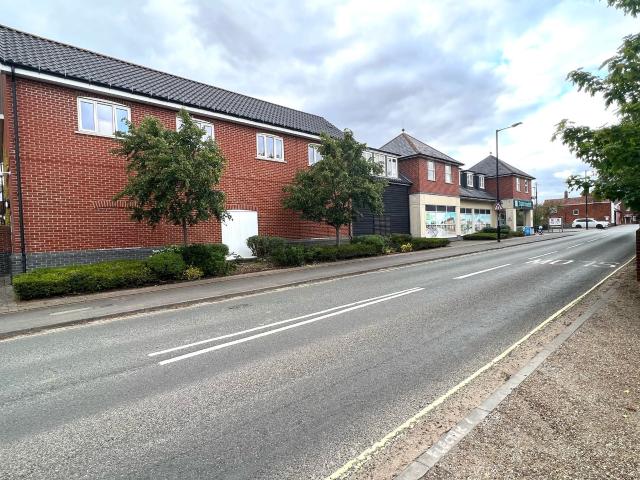 Apartment at High Street, Street