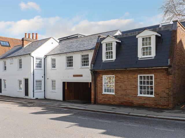 Apartment at High Street, Reigate and Banstead