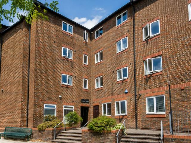 apartment at High Street, Yiewsley, West Drayton