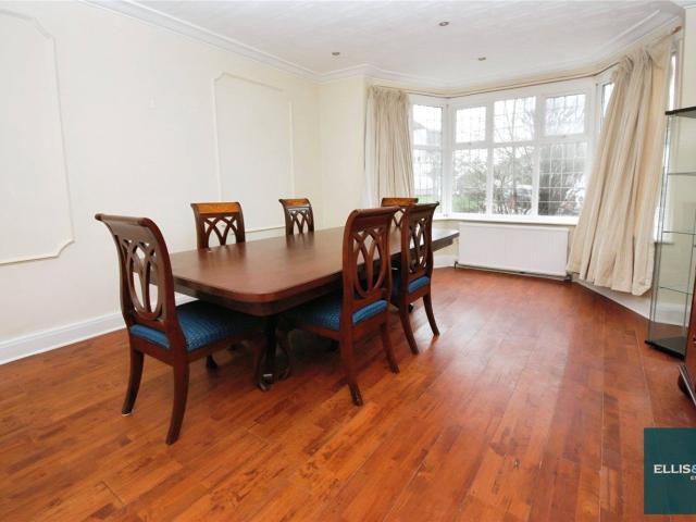 Apartment at Highfield Avenue, Greater London