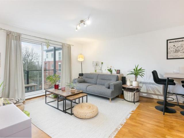 Apartment at Highwood Close, Greater London