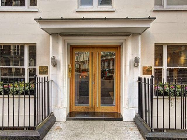 Apartment at Hill Street, London