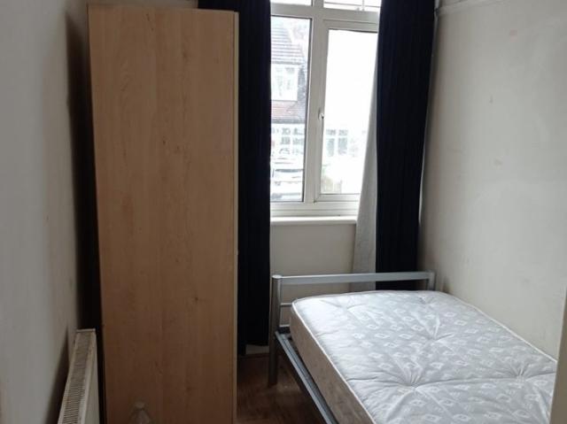 Apartment at Hillcrest Road, Greater London