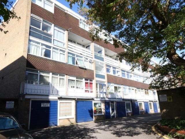 Apartment at Hillview Court, Woking