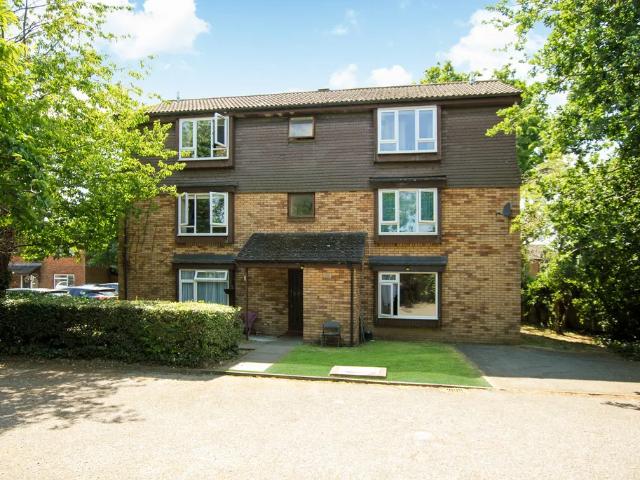 Apartment at Hindhead Close, Greater London