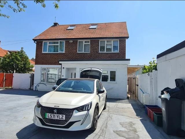 Apartment at Hinton Avenue, Greater London