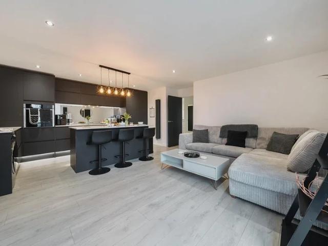Apartment at Hurst Road, Elmbridge