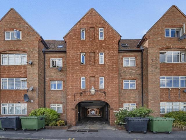 Apartment at Hythe Street, Dartford