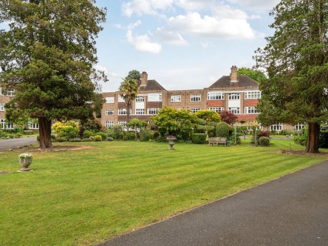 Apartment at Imbet Close, Elmbridge