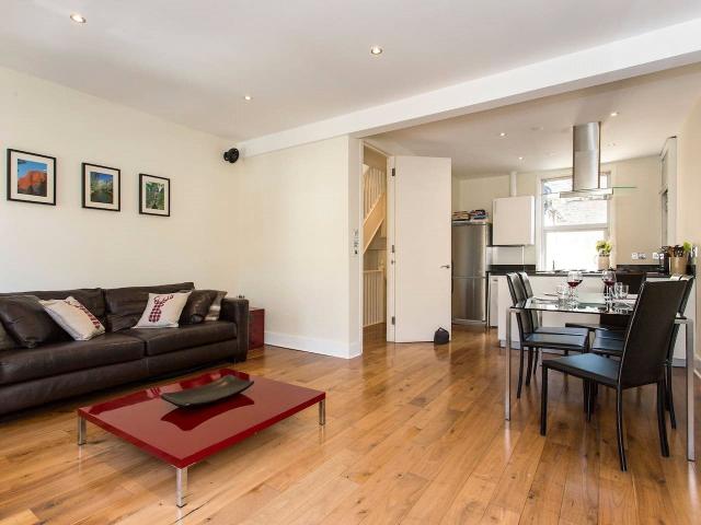 Apartment at Ingelow Road, Greater London