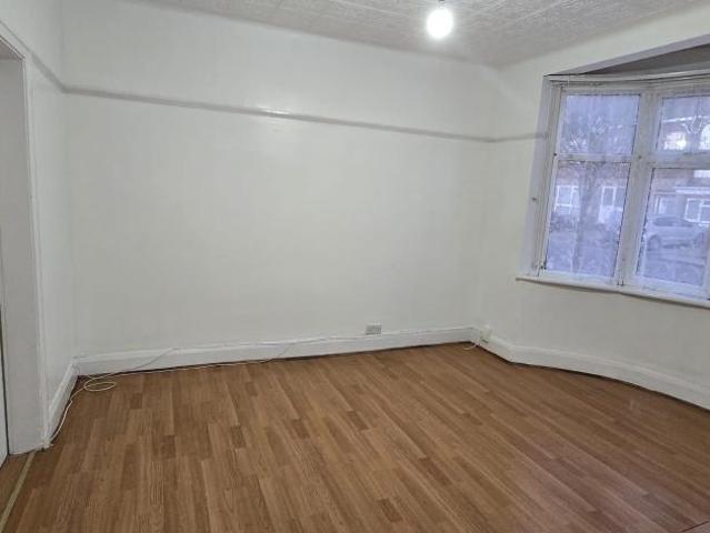 Apartment at Inglehurst Gardens, Greater London