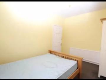 Apartment at Idmiston Road, Greater London