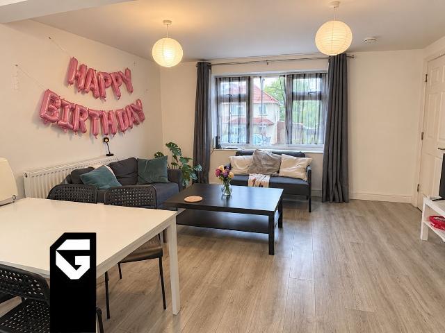 Apartment at Ilminster Avenue, Bristol
