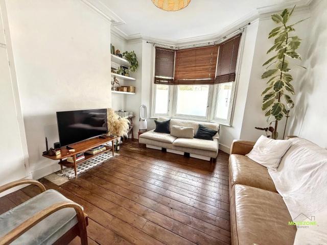 Apartment at Ivydale Road, Greater London