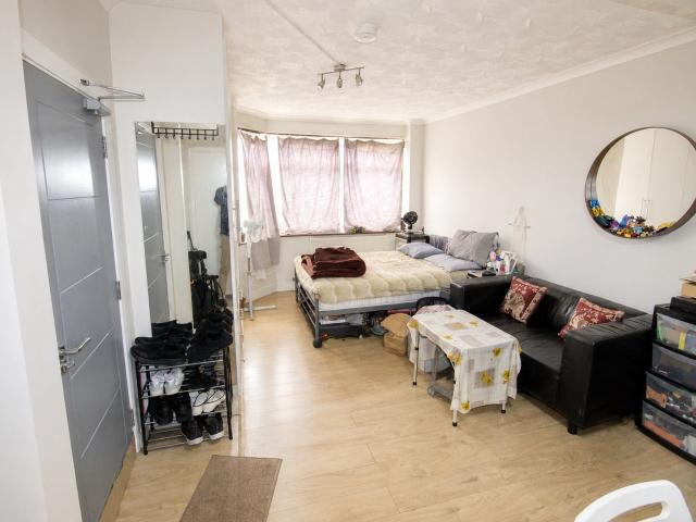 Apartment at Ivanhoe Road, Greater London